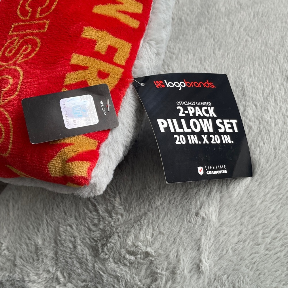 NFL San Francisco 49ers Red and Gold Pillow Set. - Picture 2 of 4
